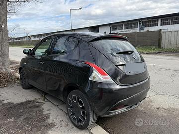 Lancia Ypsilon S - MOMO DESIGN