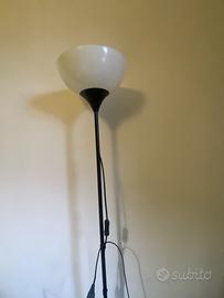 Lampada da terra nera 5€