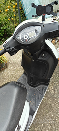Scooter 150 Peugeot Twett anno 2014