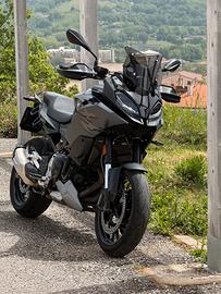 BMW F900XR TRIPLE BLACK