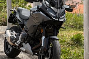 BMW F900XR TRIPLE BLACK