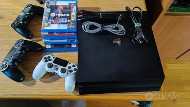 Ps4 pro 1 TB + 4 giochi