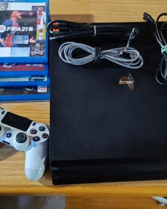Ps4 pro 1 TB + 4 giochi