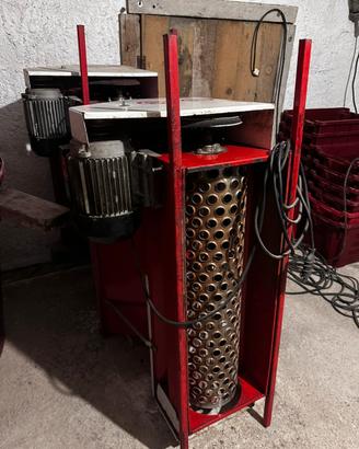 Pigiatrice diraspatrice elettrica per uva