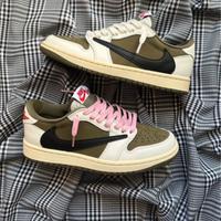 Nike x Travis Scott – colorazione olive