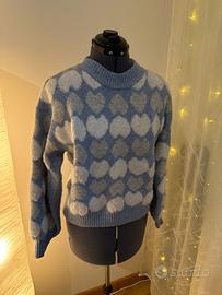 Maglione azzurro con cuori