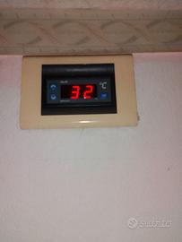 Regolatore di temperatura per refrigerazione