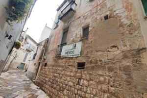 Altamura, P.za Marconi, casa singola
