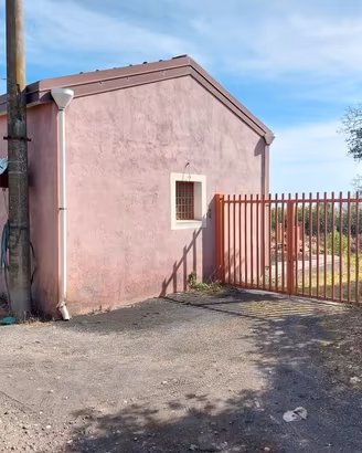 Linera:fabbricato rurale con 6000 mq di agrumeto