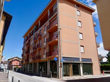 ACCOGLIENTE MANSARDA TRICAMERE - arredata e in ...