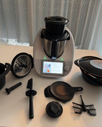 Bimby TM6 Vorwerk, anno 2023 completo di accessori
