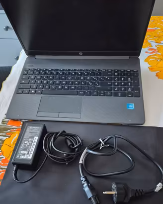 HP 250 G9 (Intel N4500, 8GB RAM, 256GB SSD)