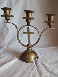 Coppia candelabri in ottone con simbolo cristiano