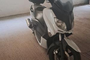 YAMAHA X-MAX 250