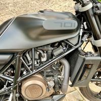 moto Husqvarna svartpilen 701