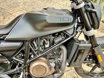 moto Husqvarna svartpilen 701