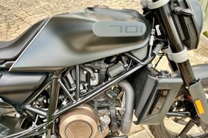 moto Husqvarna svartpilen 701