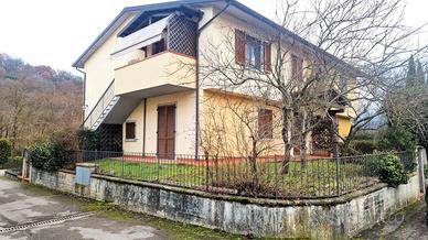 Pratovecchio (Ar), 4 Vani, giardino e garage