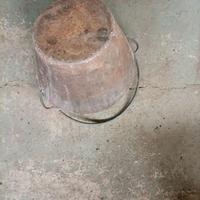 Secchio vintage da muratore in ferro