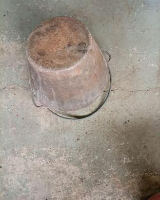 Secchio vintage da muratore in ferro