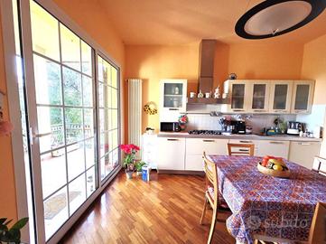 Villa di 174 m² con 5 locali e box auto doppio a I