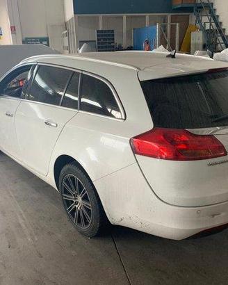 Opel insigna sw 2011 incidentata
