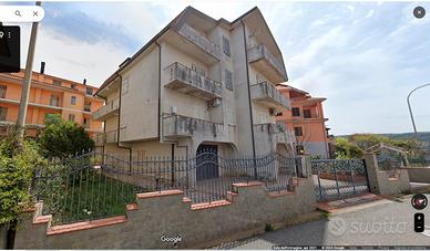 Palazzina multifamiliare con garage e giardino