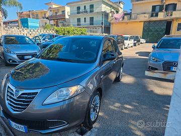 Lancia Ypsilon 1.2 Gold 2012