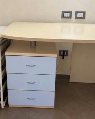 Scrivania con 3 cassetti, cassettiera e portacarte