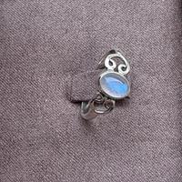 Anello con pietra di luna