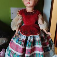 bambola in plastica dura 