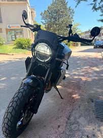 HUSQVARNA SVARTPILEN 801 AKRAPOVIC SOLO 30KM!!!!