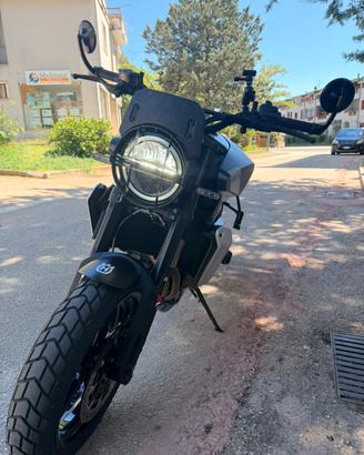 HUSQVARNA SVARTPILEN 801 AKRAPOVIC SOLO 30KM!!!!