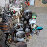 vari oggetti vintage antichi