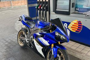 Yamaha r1