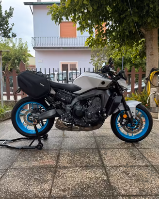 Yamaha MT-09 ice storm (02/2025)