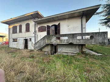 VILLA SINGOLA A CARRARA