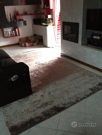 Tappeto intrecciato a mano