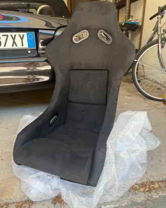 Coppia sedili a guscio in carbonio