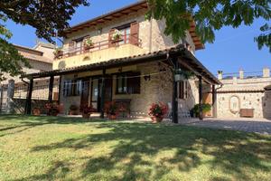 Villa di 134 m² con 4 locali e box auto a Cantalic