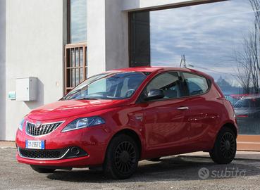 Lancia Ypsilon 1.0 firefly hybrid Silver s&s 70cv