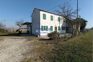 CASA SINGOLA DA RISTRUTTUARE CON AMPIO TERRENO