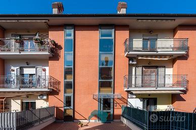 Appartamento centrale con box auto e posto auto