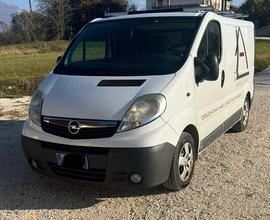 Opel Vivaro Cassonato con gancio traino