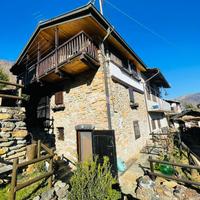 CASA SEMINDIPENDENTE A TRAVES