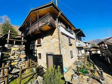 CASA SEMINDIPENDENTE A TRAVES