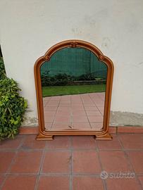 Specchio Classico in Legno Sagomato con Intagli 