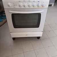 Forno elettrico con 4 fuochi
