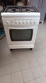 Forno elettrico con 4 fuochi