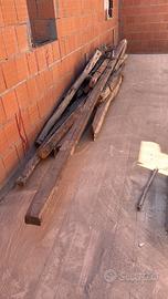 Travi e travetti in legno.